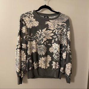 Floral & flowy long-sleeve blouse